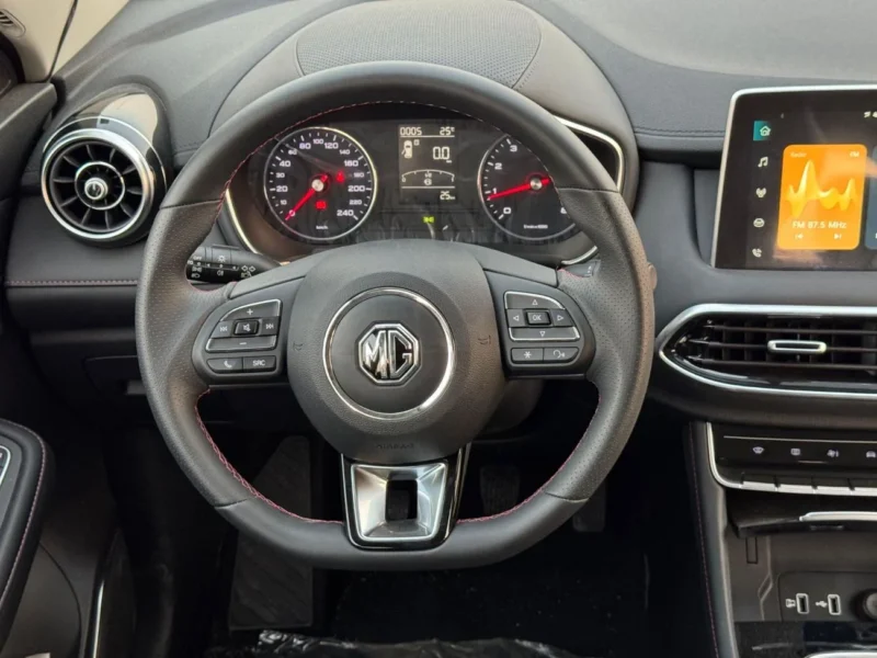 2024 MG HS 20T 1.5 litre 4 Cylinder Engine Petrol Manual White Black