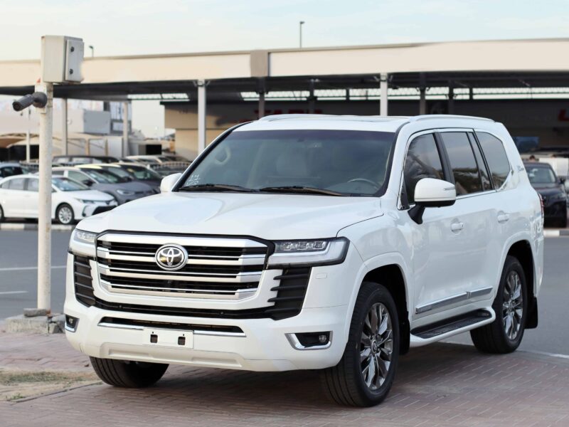 2014 Toyota Land Cruiser GXR 4.6L V8 White Beige SUV Petrol GCC Specs