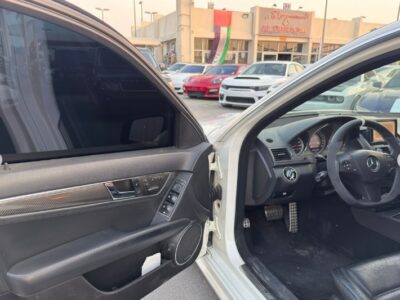 2010 Mercedes-Benz C 63 AMG 6.2L AMG V8 Gul Carbon Fiber White Black