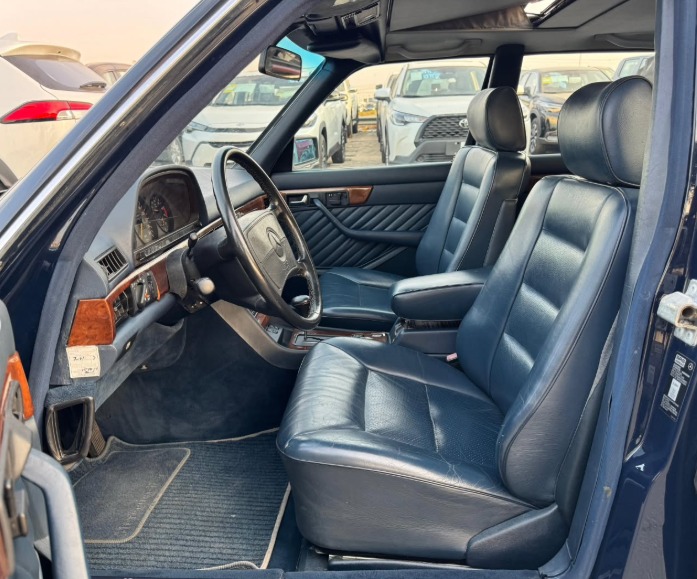 1991 Mercedes-Benz 560SEL 5.6 Liters V8 Engine Black Sedan RWD Clean Title