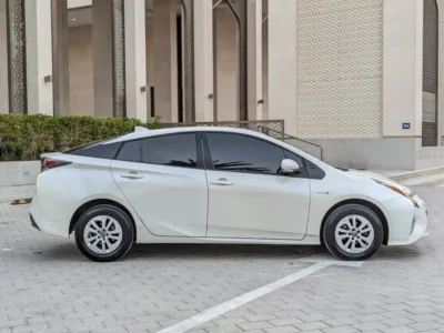 2017 Toyota Prius Iconic Hybrid 4 Cylinder Engine White Grey Sedan GCC