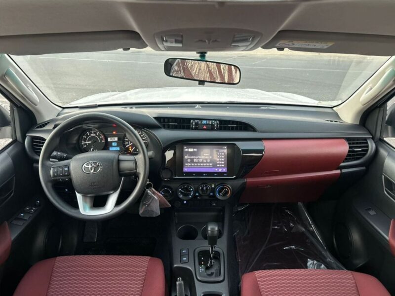 2025 Toyota Hilux DLX BASIC 2.7 4 Cylinder Engine PETROL White Red