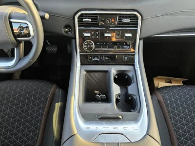 2025 Nissan Patrol Nissan Patrol LE T1 3.5L V6 Turbo 4WD White Black