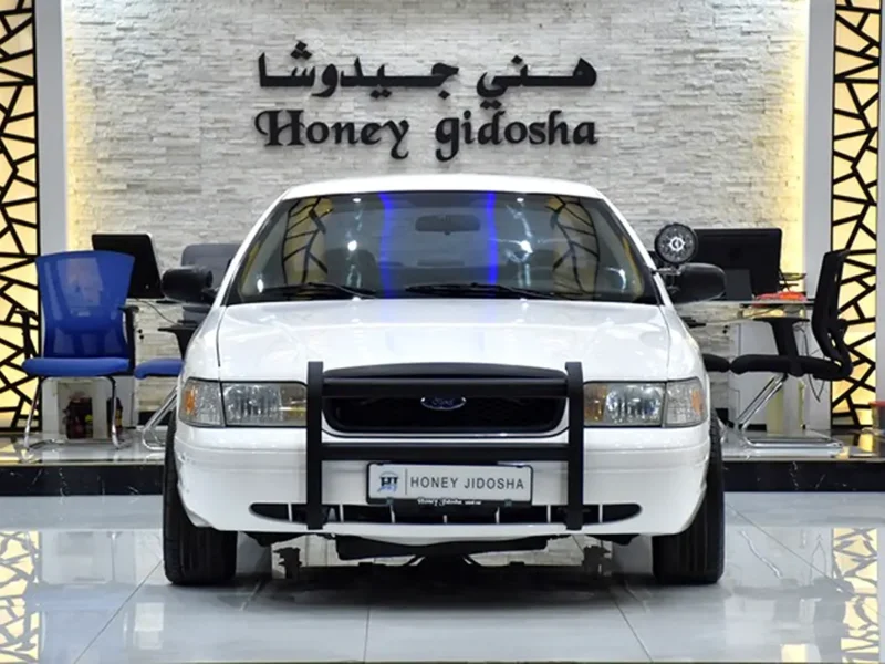 2008 Ford Crown Victoria LX 8 Cylinders Engine White Grey Sedan