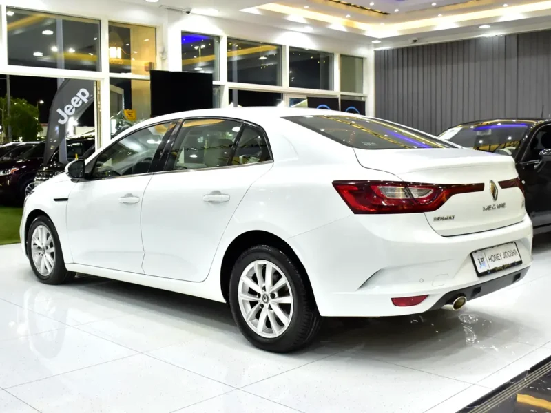 2019 Renault Megane LE 4 Cylinder Petrol Engine White Beige Sedan GCC Specs