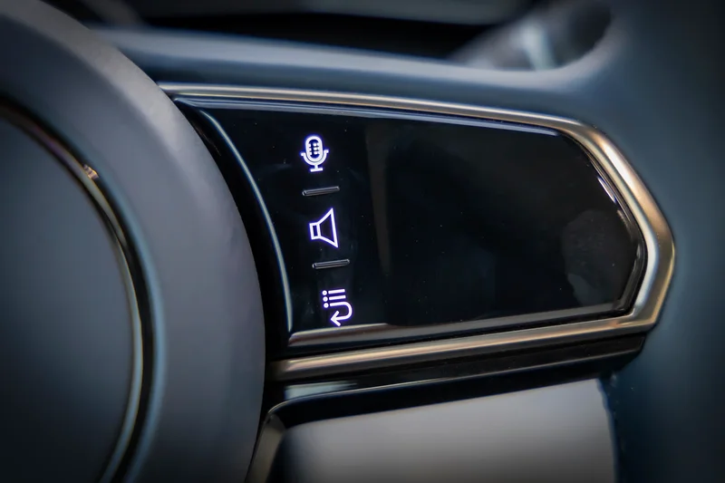 2024 Zeekr 001 Premium Grey White Sedan AWD Electric Car 550 - 650 KM GCC