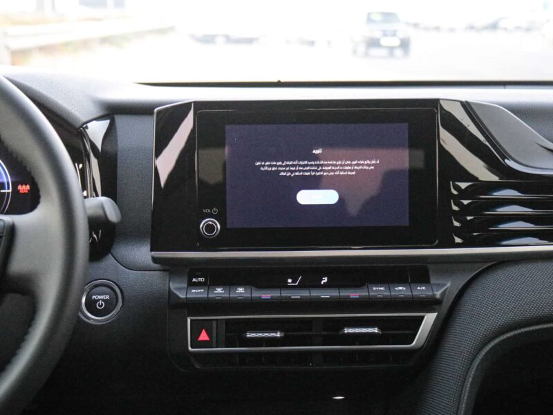 Toyota Camry LE 2.5L Hybrid 2025 Silver Metal Black Sedan