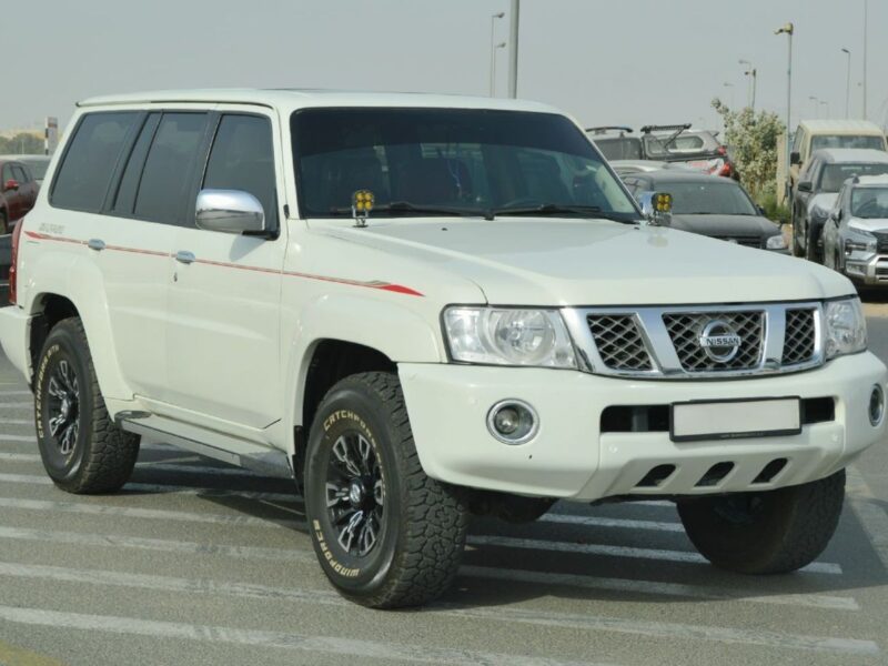 2022 Nissan Patrol Safari Safari SV 4.8L Liters 6 Cylinders Engine White Red SUV