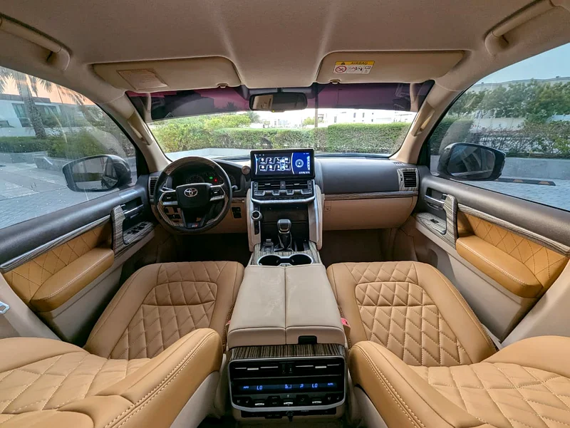 2014 Toyota Land Cruiser GXR MID 4 Cylinder Engine Black Brown SUV GCC Specs