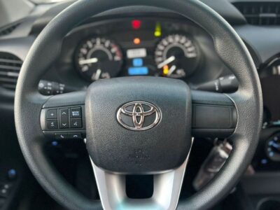 2025 Toyota Hilux DLX BASIC 2.7 4 Cylinder Engine PETROL White Red