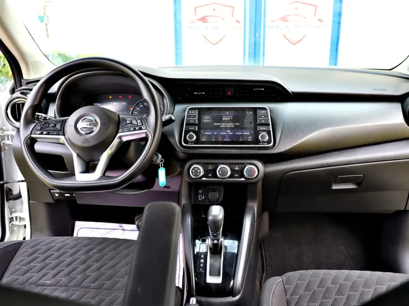 2022 Nissan Kicks SV 4 Cylinder Engine White Black SUV GCC Specs