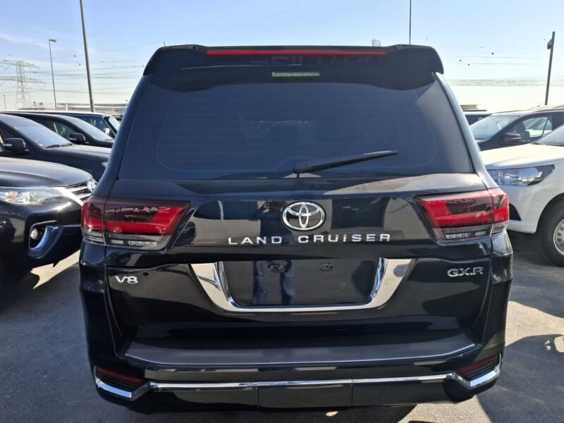 2014 Toyota Landcruiser GXR 4.6L V8 Petro Modified Black Beige SUV GCC Specs