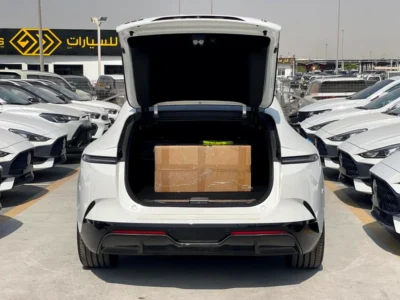 2025 Avatr 12 Ultra Hybrid 4 Cylinders Engine White Beige Sedan