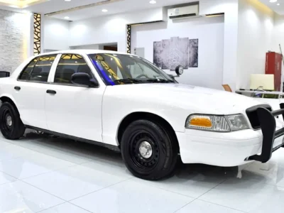2008 Ford Crown Victoria LX 8 Cylinders Engine White Grey Sedan