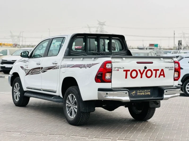 2025 Toyota Hilux S GLX 2.4L AWD A/T White Red Pick-Up Truck