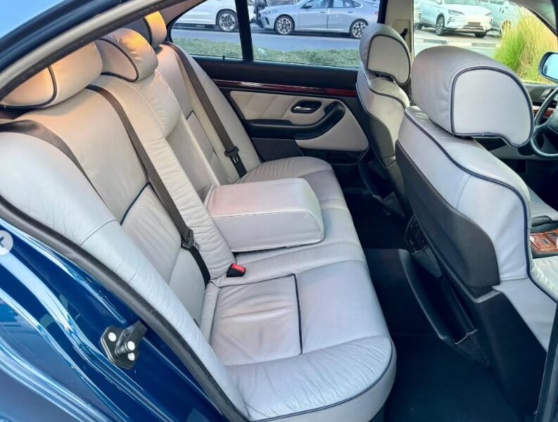 2000 BMW 528i 2.8 litres Inline 6 Cylinder Engine Blue Silver Sedan RWD