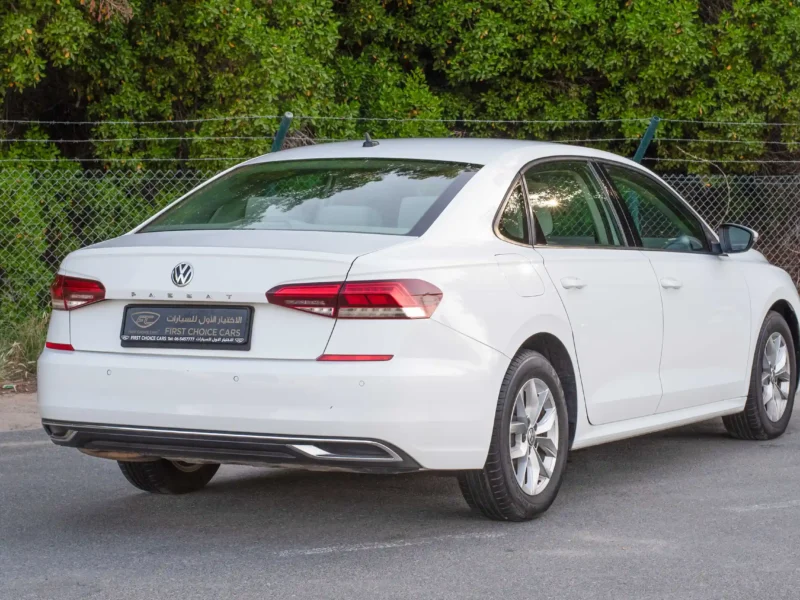 2020 Volkswagen PASSAT Trendline 2.5L 4 Cylinders Engine GCC White Beige