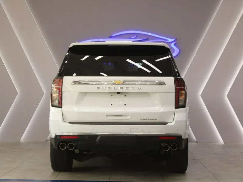 2022 Chevrolet Suburban Premier 5.3L Premier V8 Cylinder Engine White Black SUV