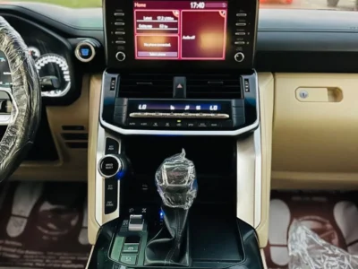 2022 Toyota Land Cruiser GXR 4.0L 6 Cylinder Engine Brwon Beige SUV GCC Specs