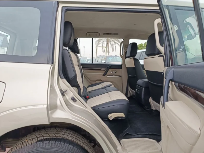 2018 Mitsubishi Pajero 3.5 Liter V6 PETROL AT Gold Beige SUV 4WD GCC Specs