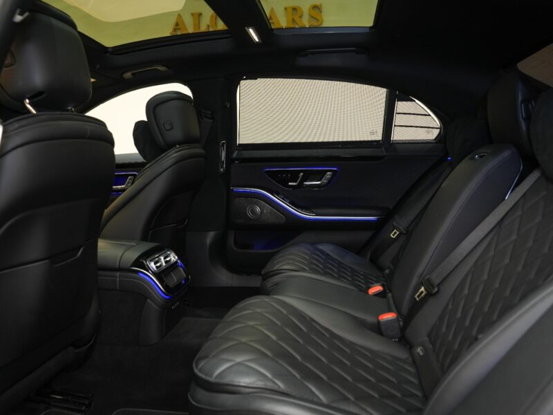 2021 Mercedes Benz S580 4.0 litre V8 Engine White Black Sedan