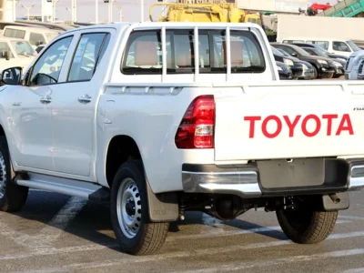 2025 Toyota Hilux Double Cab 2.7 litres 4 Cylinders Engine Petrol White Red
