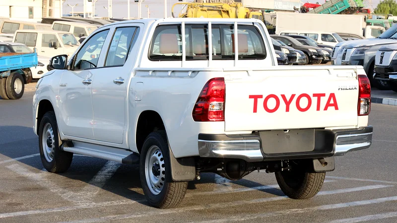 2025 Toyota Hilux Double Cab 2.7 litres 4 Cylinders Engine Petrol White Red