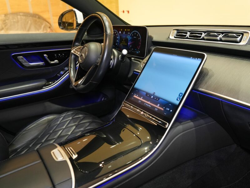 2021 Mercedes Benz S580 4.0 litre V8 Engine White Black Sedan