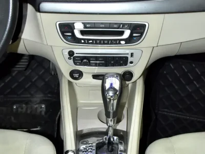 2015 Renault Megane SE 4 Cylinders Engine Black Beige Hatchback GCC Specs