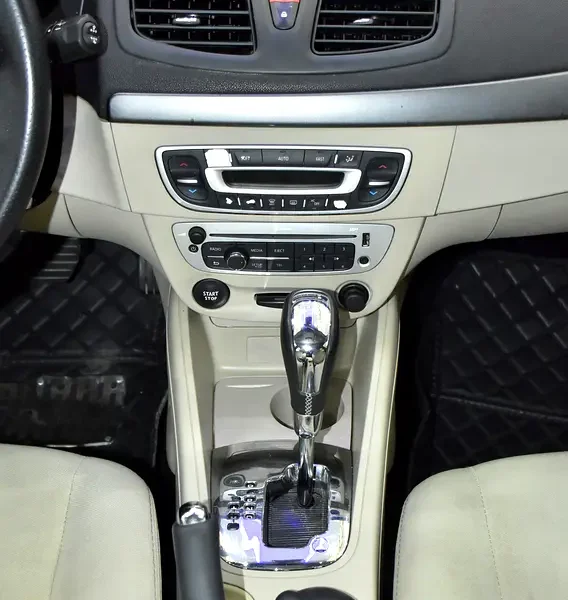 2015 Renault Megane SE 4 Cylinders Engine Black Beige Hatchback GCC Specs