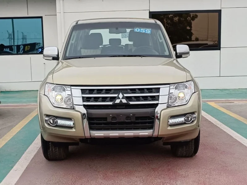 2018 Mitsubishi Pajero 3.5 Liter V6 PETROL AT Gold Beige SUV 4WD GCC Specs