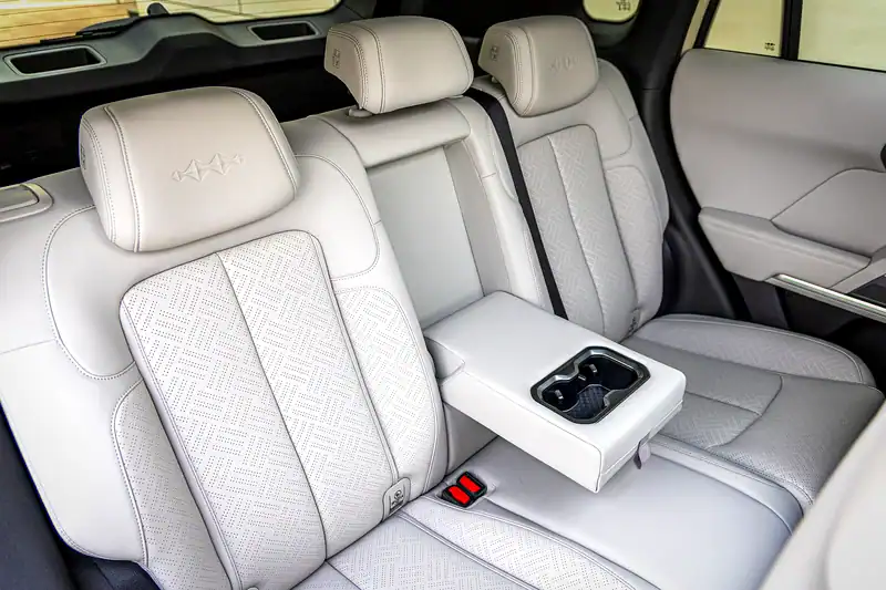 2025 BYD Leopard Titanium 3 4WD Max Electric 450 - 550 KM Beige White SUV