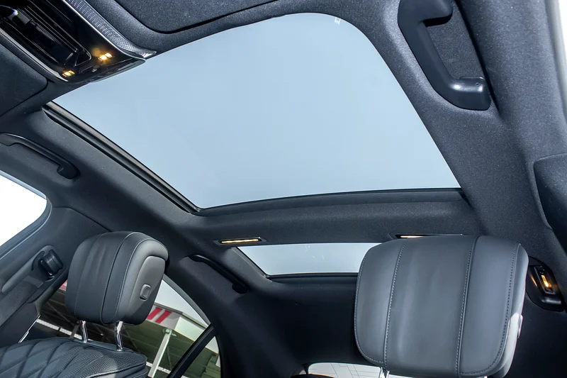 2022 Mercedes-Benz S-Class S 580 4Matic 8 Cylinders Engine White Black Sedan