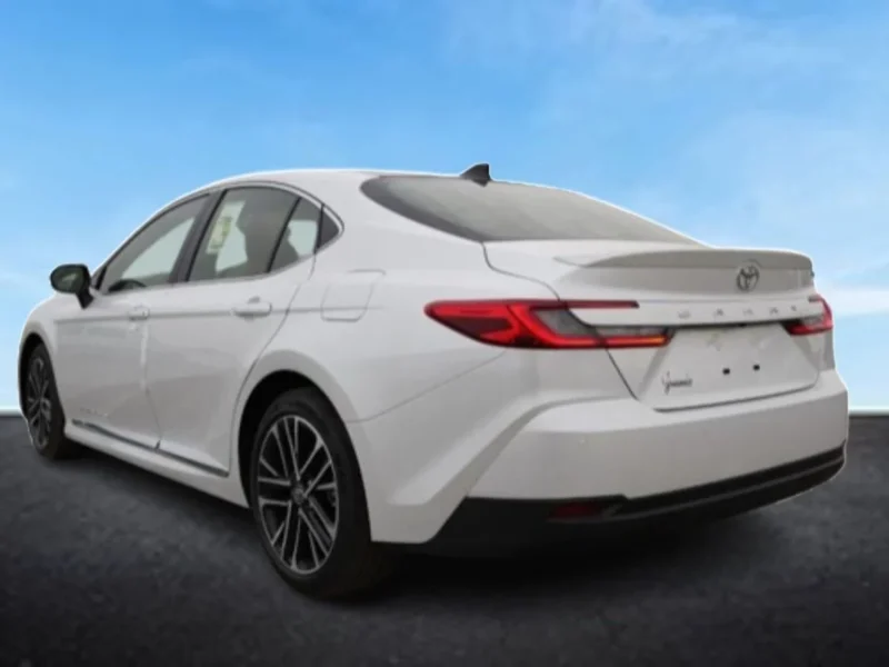 2025 Toyota Camry XLE 2.5L 4 Cylinders Engine GRANDE White Tan Sedan GCC