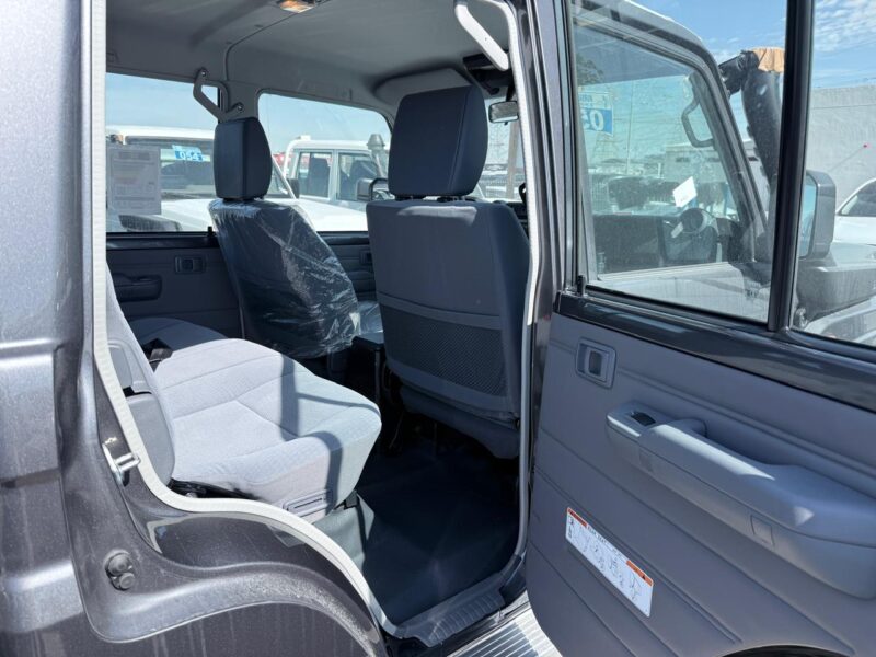 2025 Toyota LC Pickup 4.0L V6 Petrol Engine AT DC Grey Pick Up Truck GCC