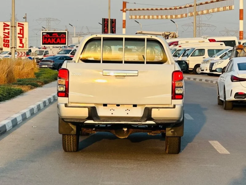 2020 Mitsubishi L200 GL 2.4L 4 Cylinders Engine White Black Pick Up Truck GCC