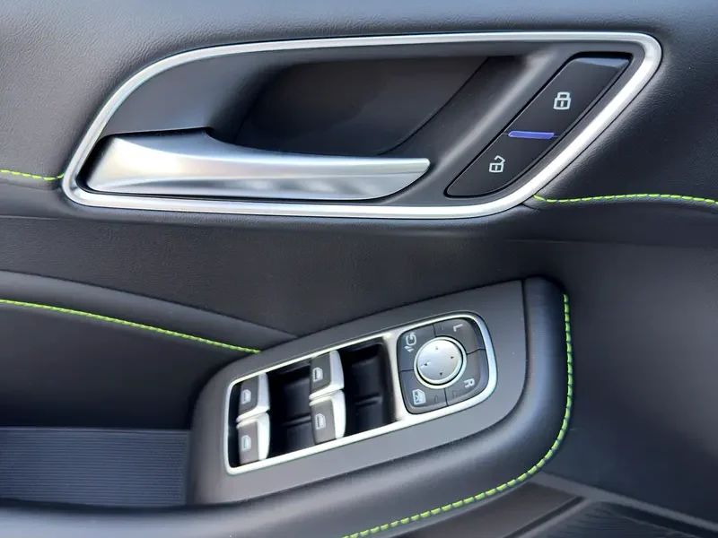 2025 MG MG6 Black Edition 4 Cylinders Engine Grey Black Sedan FWD