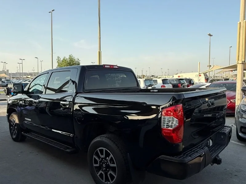 2018 Toyota Tundra 5.7 litres 8 Cylinders Engine Black Beige AWD