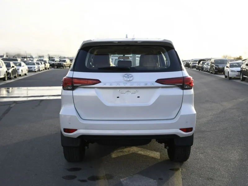 2026 Toyota Fortuner 2.4L V4 Diesel Automatic White Tan SUV GCC specs