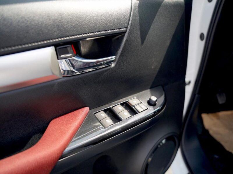 2025 Toyota Hilux GLX 2.7L Double Cab Utility 4WD MT White Red Pick Up