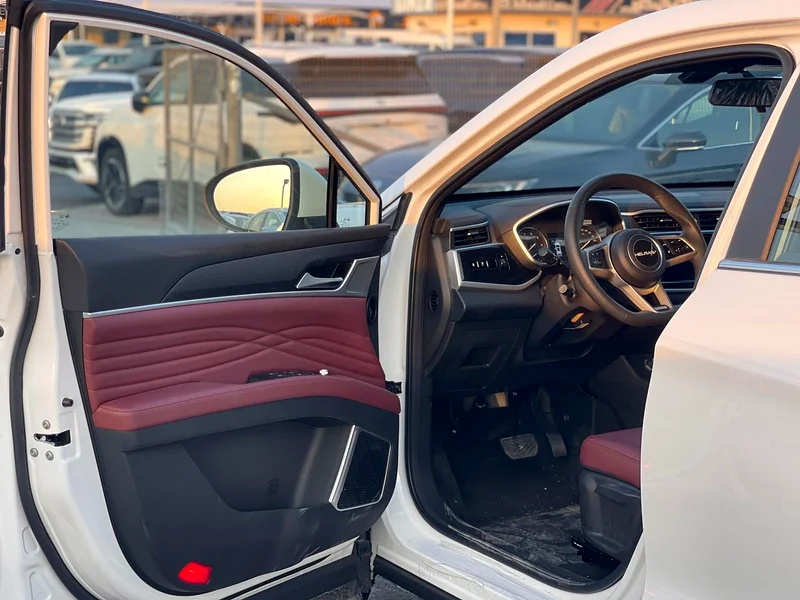 2024 DFSK Fengon 580 Intelligent 4 Cylinders Engine Petrol White Maroon Crossover