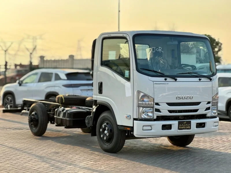 2025 ISUZU NPR REWARD 6 Cylinder Diesel Engine White Grey Truck