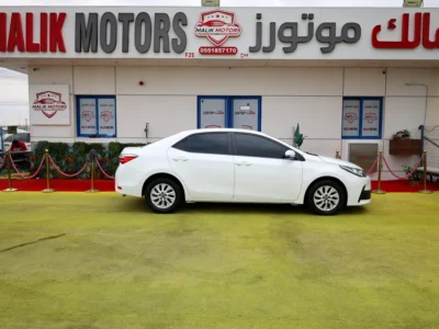 2018 Toyota Corolla XLI 4 Cylinders Engine Petrol White Beige Sedan