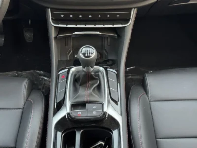 2024 MG HS 20T 1.5 litre 4 Cylinder Engine Petrol Manual White Black