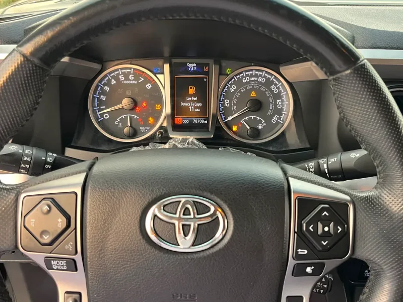 2022 Toyota Tacoma SR5 double ca 6 Cylinders Engine Black Pick Up Truck