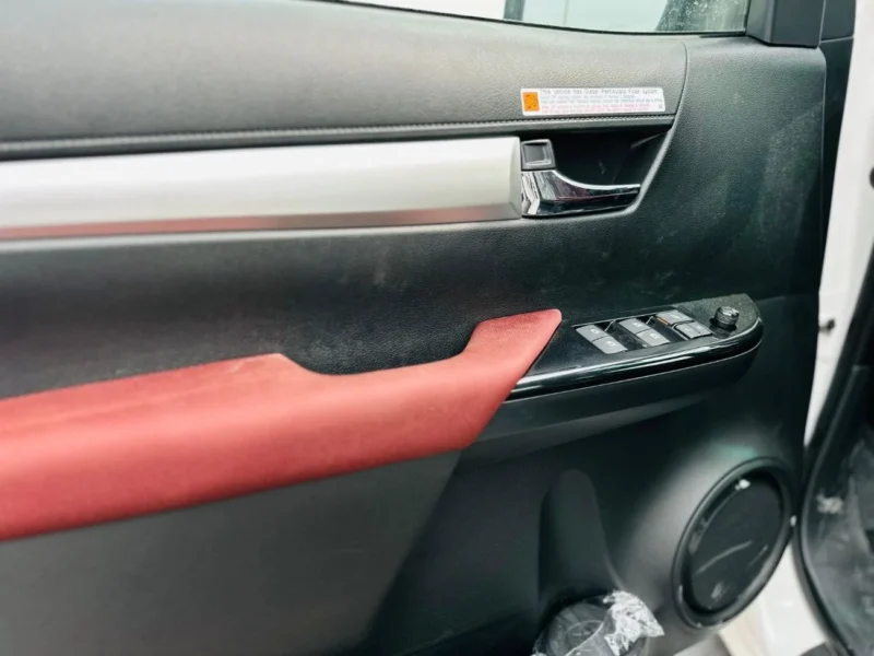 2025 Toyota Hilux S GLX 2.4L AWD A/T White Red Pick-Up Truck