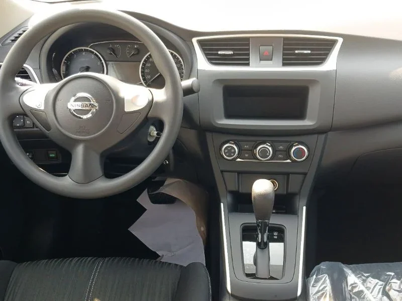 2025 Nissan Sylphy 1.6 Liters 4 Cylinders Petrol Engine White Black Sedan