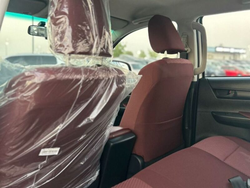 2025 Toyota Hilux DLX BASIC 2.7 4 Cylinder Engine PETROL White Red