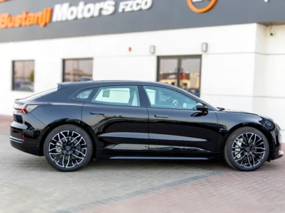 2024 Zeekr 001 Flagship AWD Black White SUV Electric Car 550 - 650 KM GCC Specs