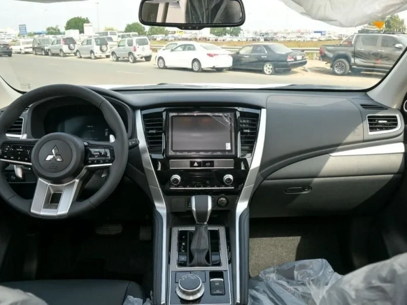 2025 Montero Sport 3.0L 4WD Petrol White Black GCC Specs